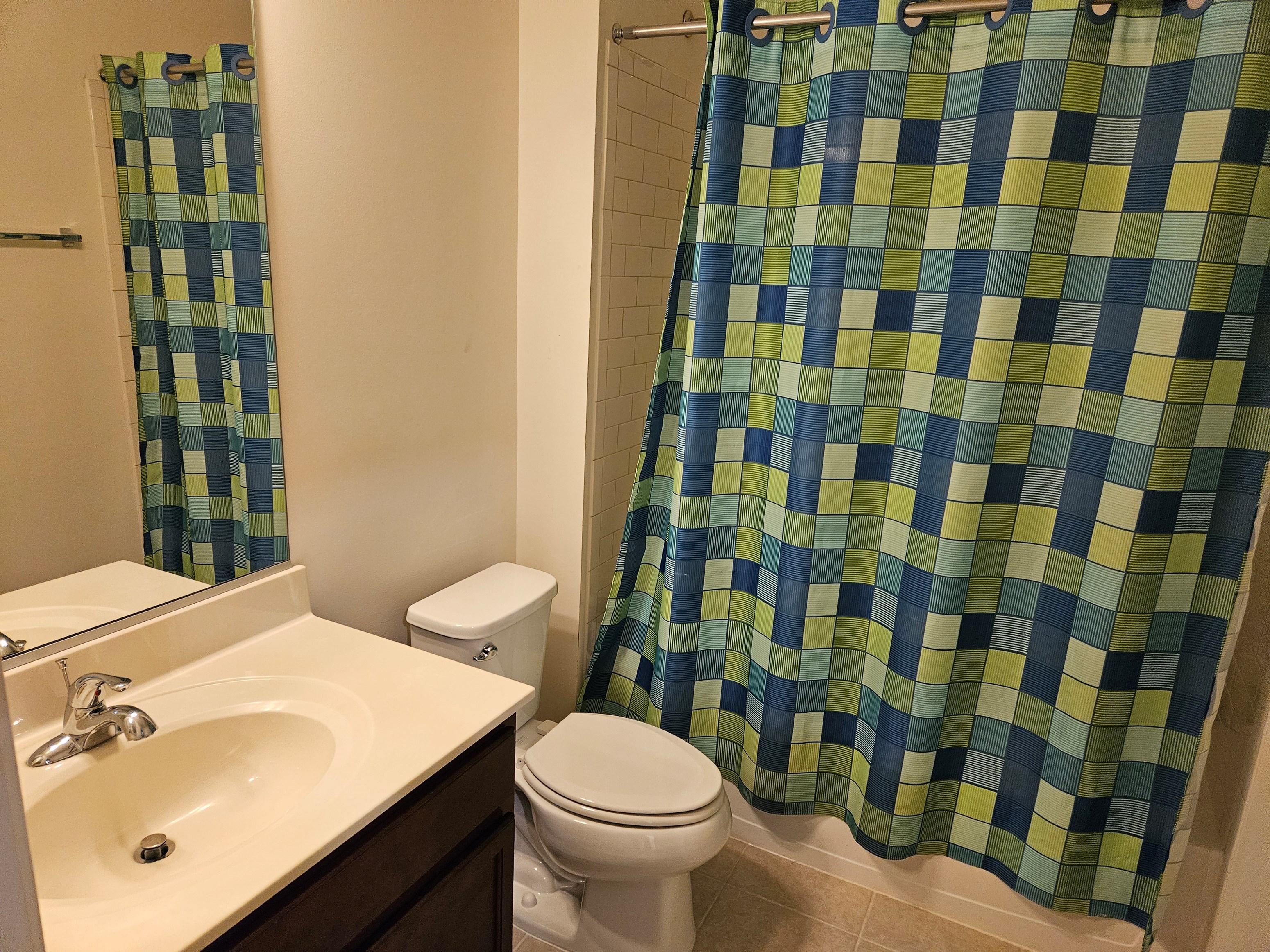 2 Bed/1 Bath With Private Entrance In A Spacious Basement Near Ashburn In A Single-family Home