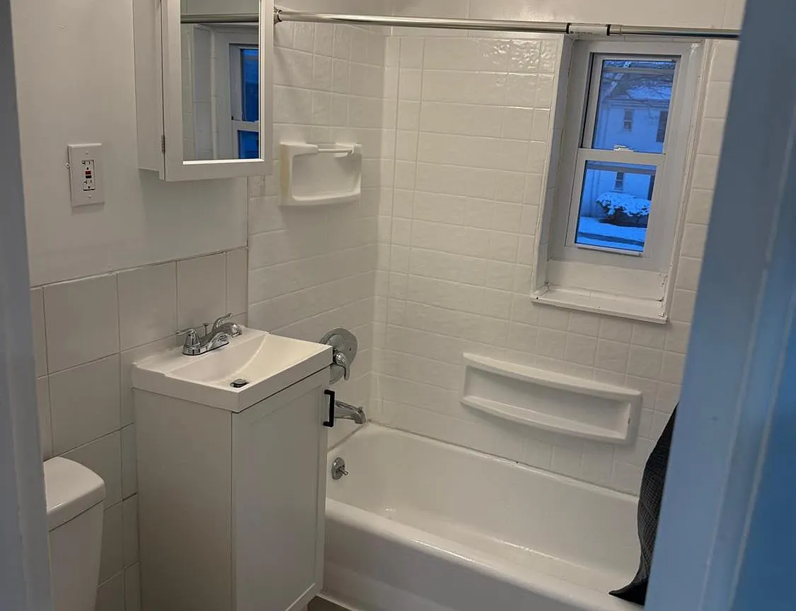 1BHK Condo Immediately Available For Rent, Location Next To US1 In A Friendly Community