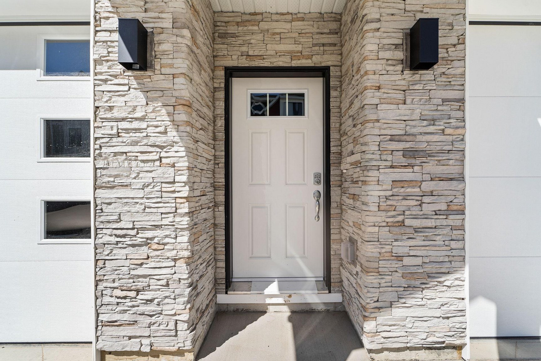 Generously Sized Living Rooms And Modern Kitchens