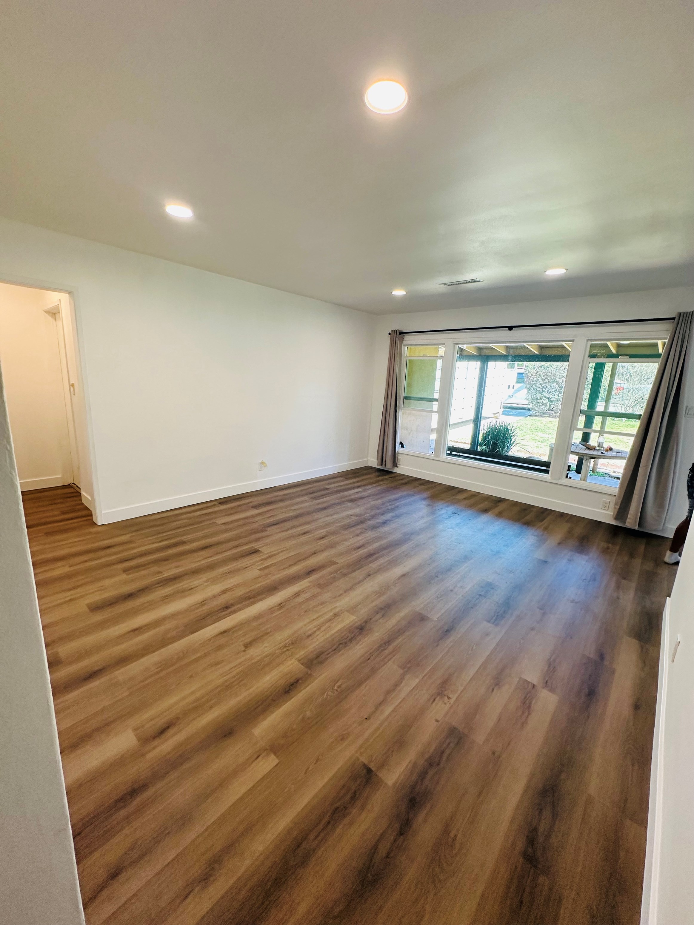 3 Bed / 2 Bath Single-Family Home With Large Private Backyard