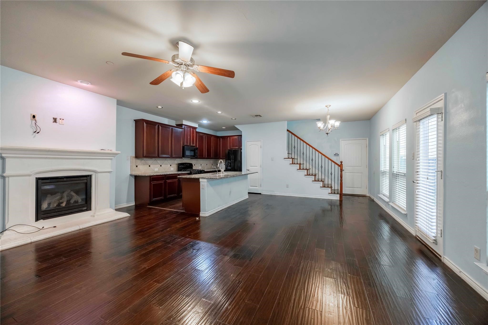 4-Bed, 3-Bath Town House In Frisco Area