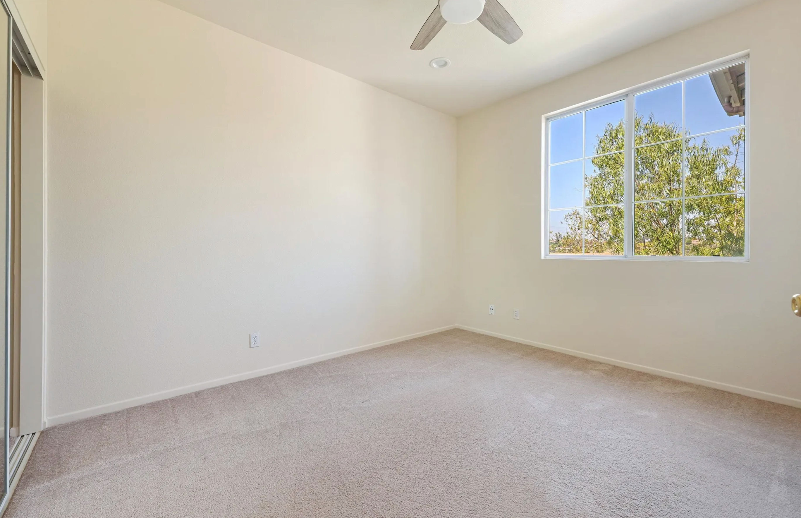 Beautiful Renovated 2 Bedroom Condo