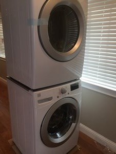 Newly Constructed 2 Bedroom One Bath Independent Detached Unit With Separate Entrance Few Blocks Away From Freeway.