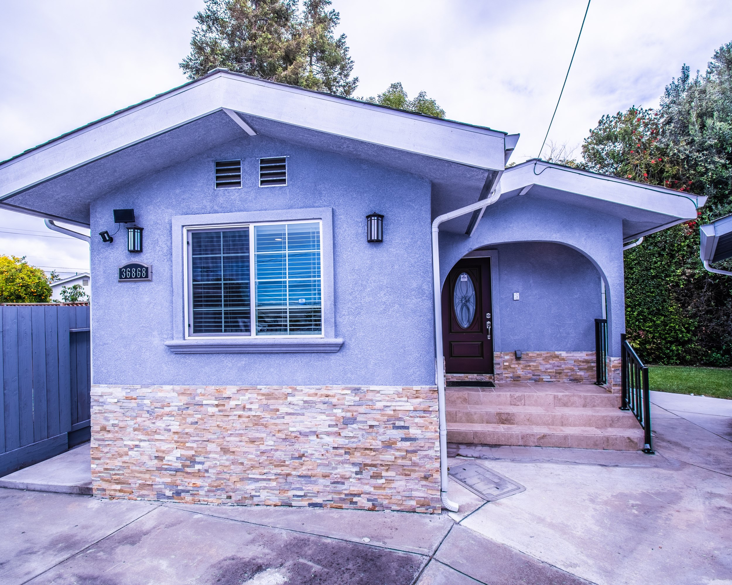 Newly Constructed 2 Bedroom One Bath Independent Detached Unit With Separate Entrance Few Blocks Away From Freeway.