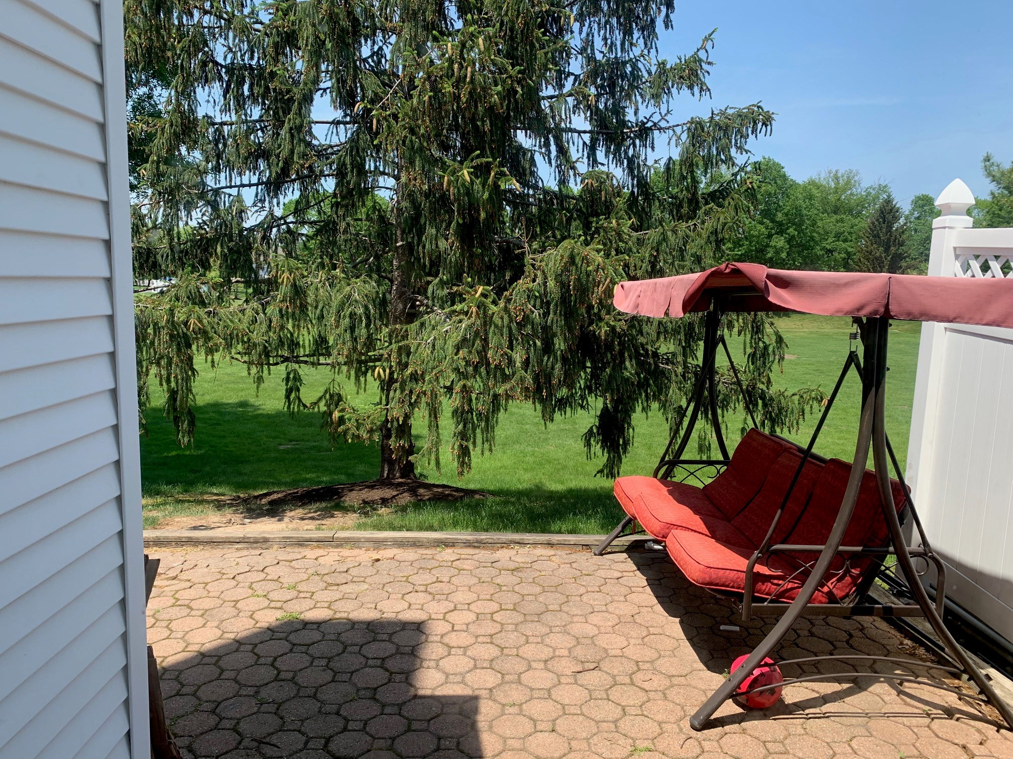 2 Bed, 2.5 Bath Town House In Edison.