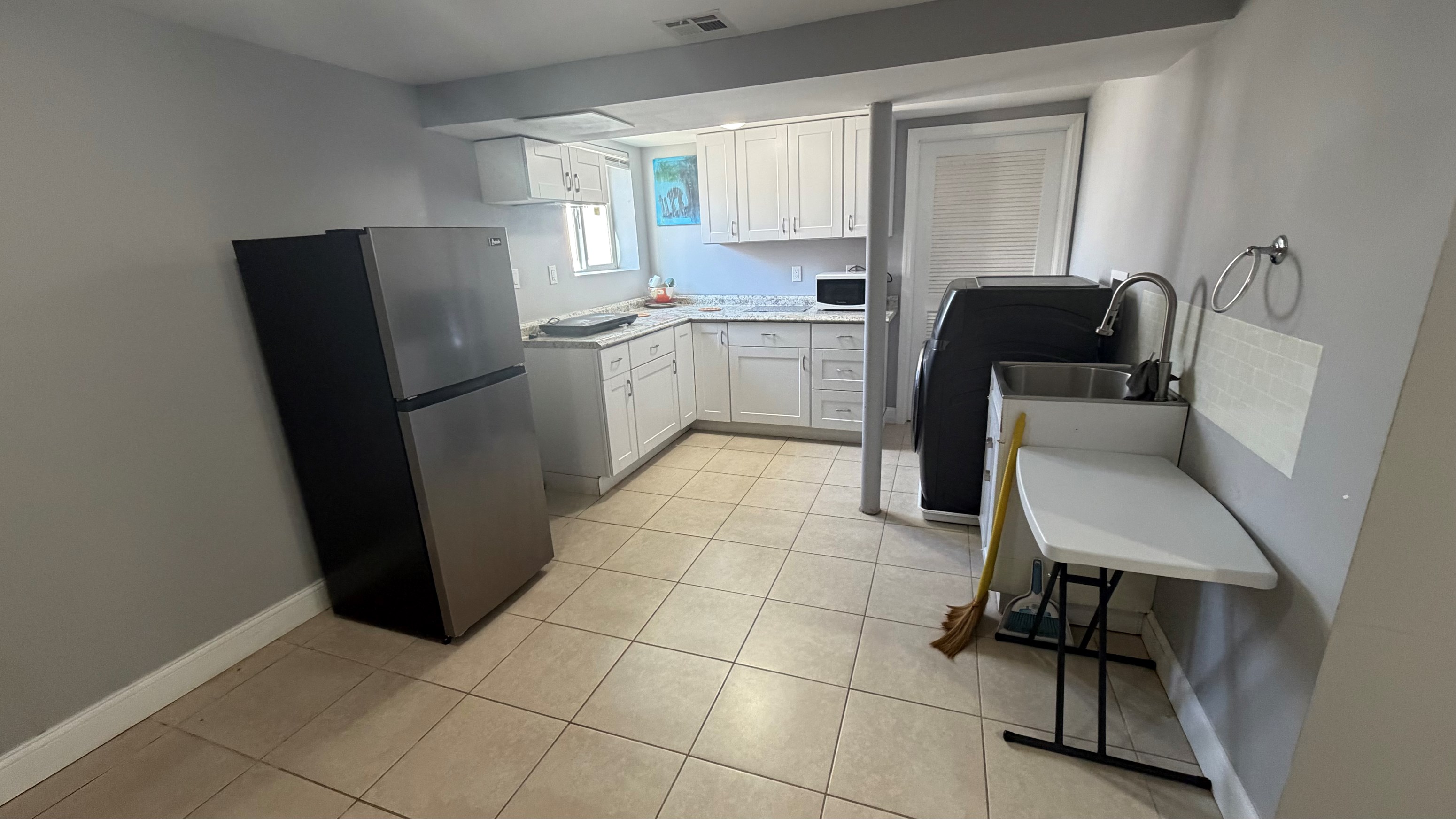 1 Bedroom/1 Living Room Newly Fully Furnished Basement Apartment With Laundry For Rent Near Metropark Train Station (Iselin, NJ)