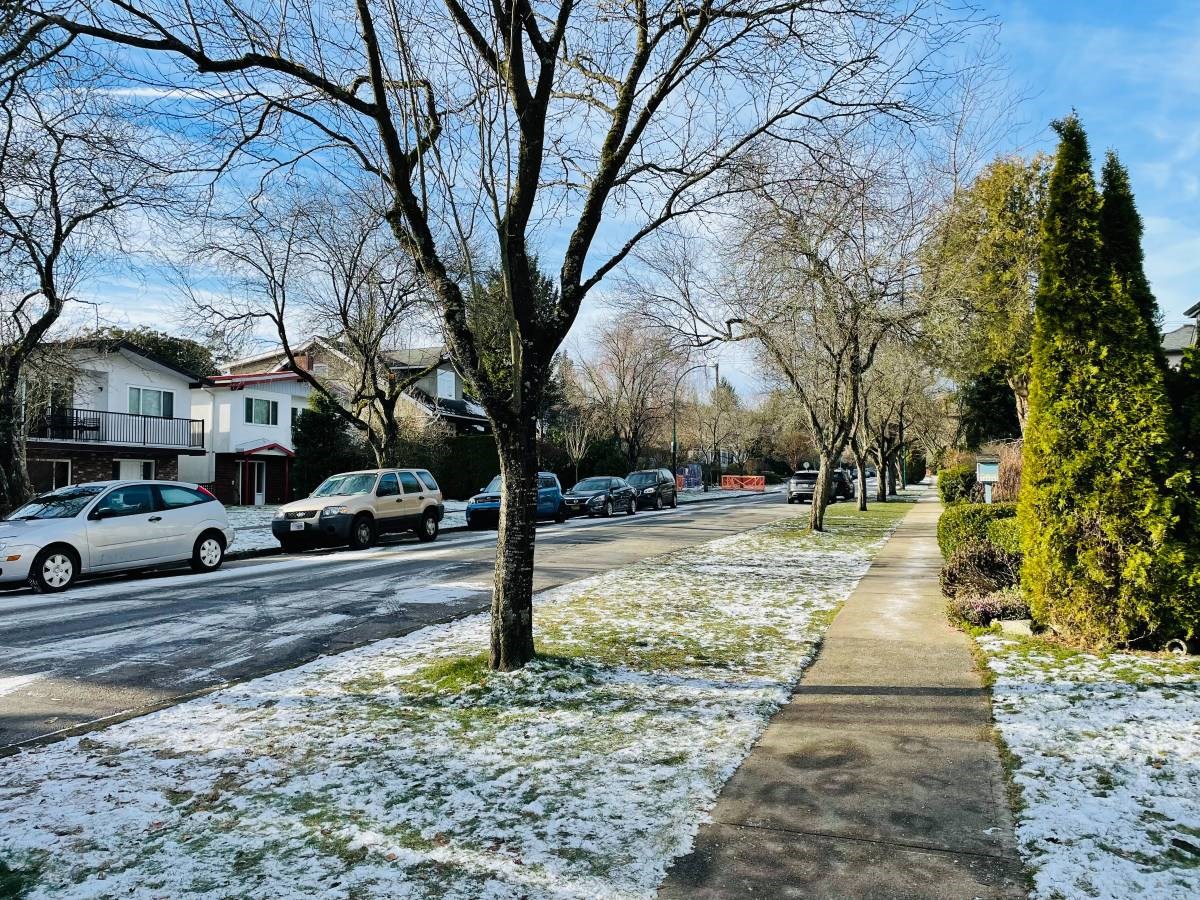 Modern Renovated Room Available