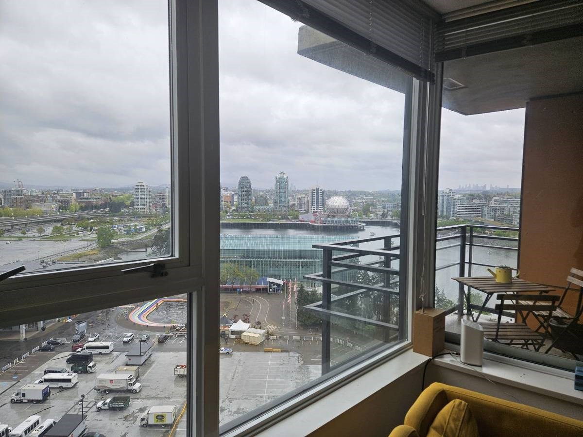 Spacious Furnished Private Room