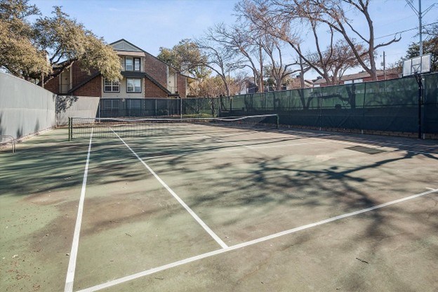 Aprtment Available For LEASE