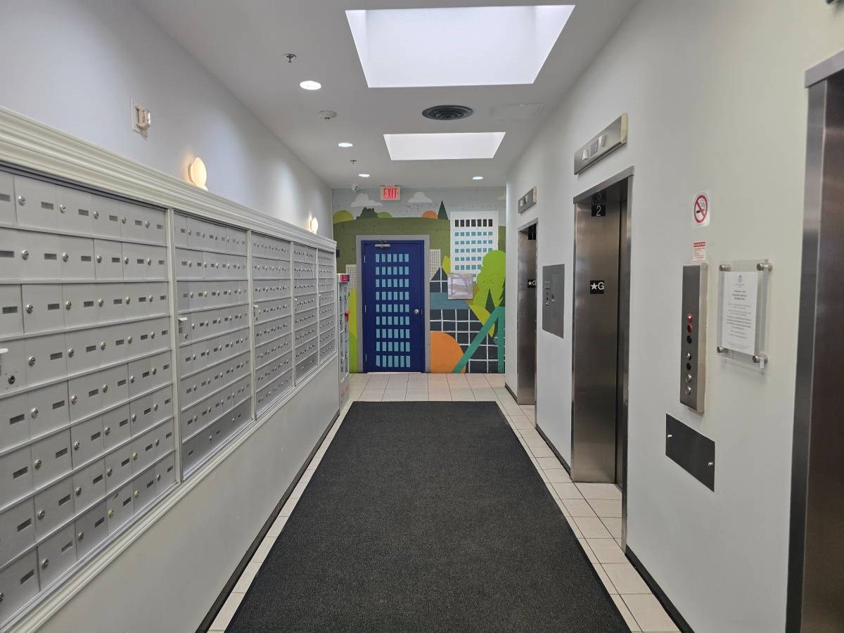 Sunlit 1 Bedroom With Large Windows Available