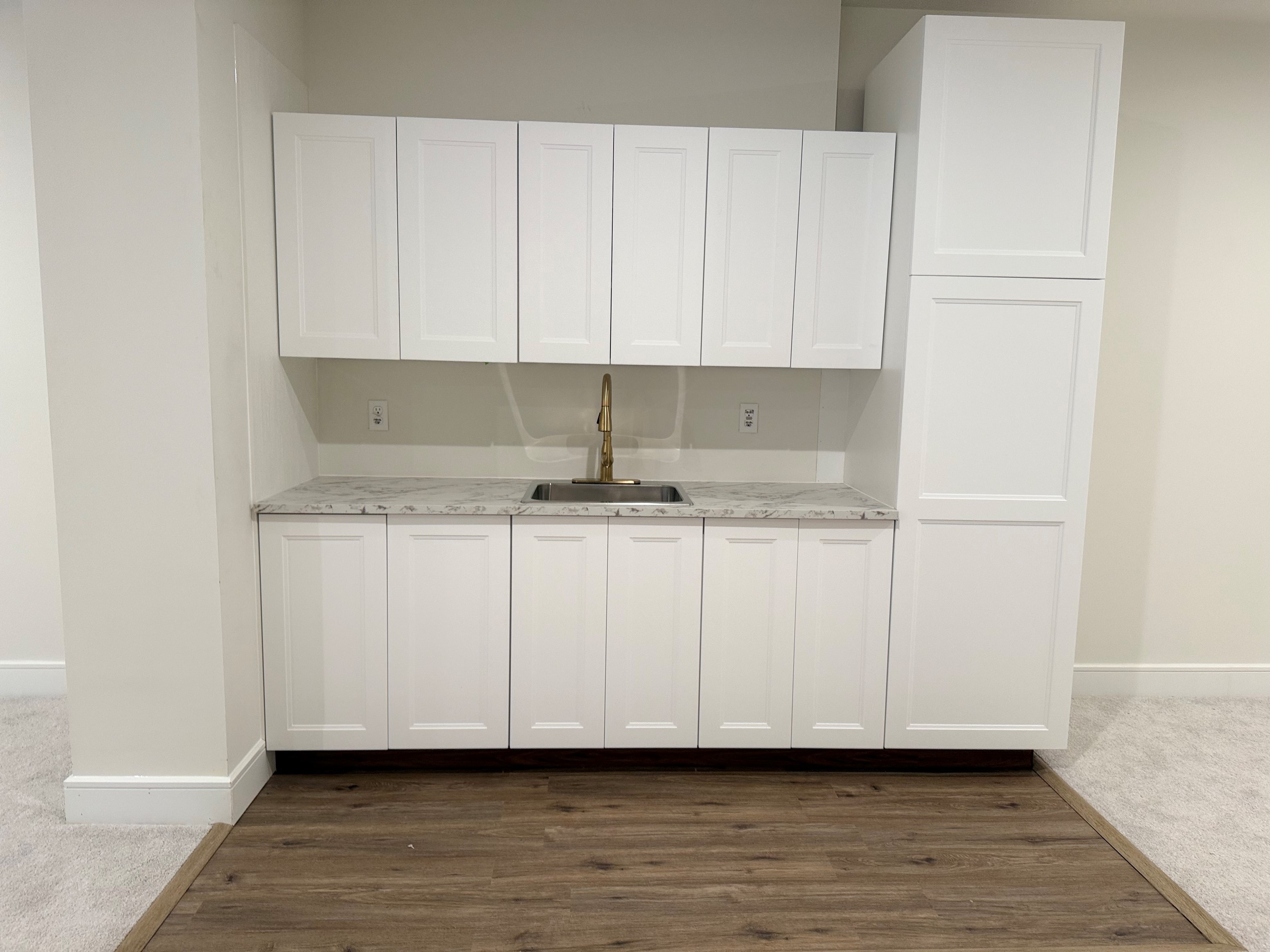 1 Bed/ 1 Bath With Kitchen