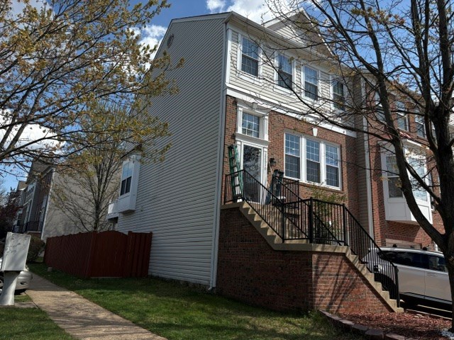 Ashburn VA Townhome For Rent | 3BR 3.5BA | Westwind Crossing | 2100 Sq Ft | Updated | Finished Basement | Deck