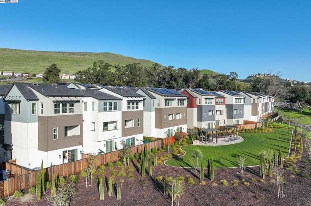 Stunning Modern Townhome In Hayward's Hideaway Community | Bay Views