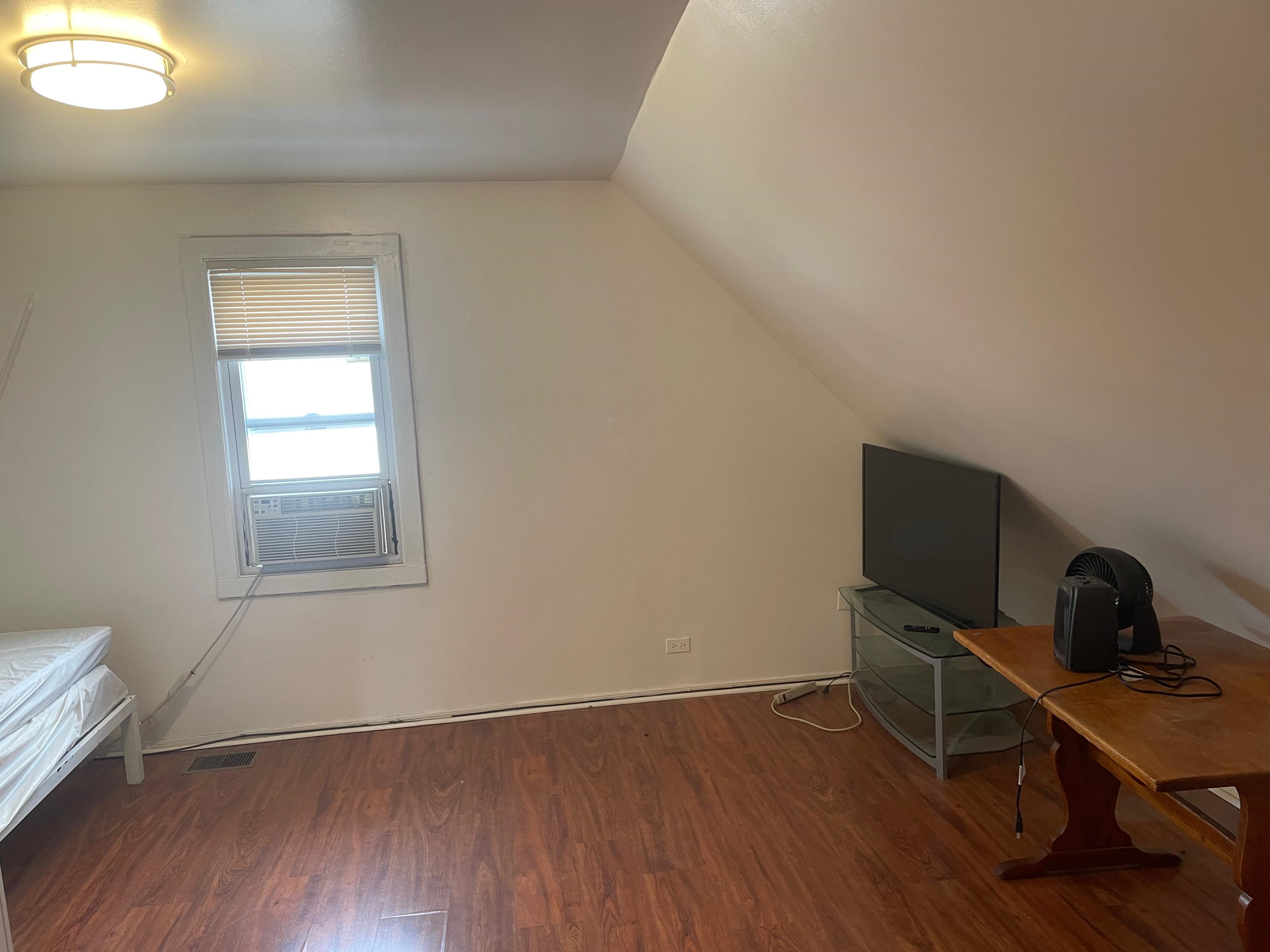 1 Bedroom 1 Bath Single Family Home Available  Furnished