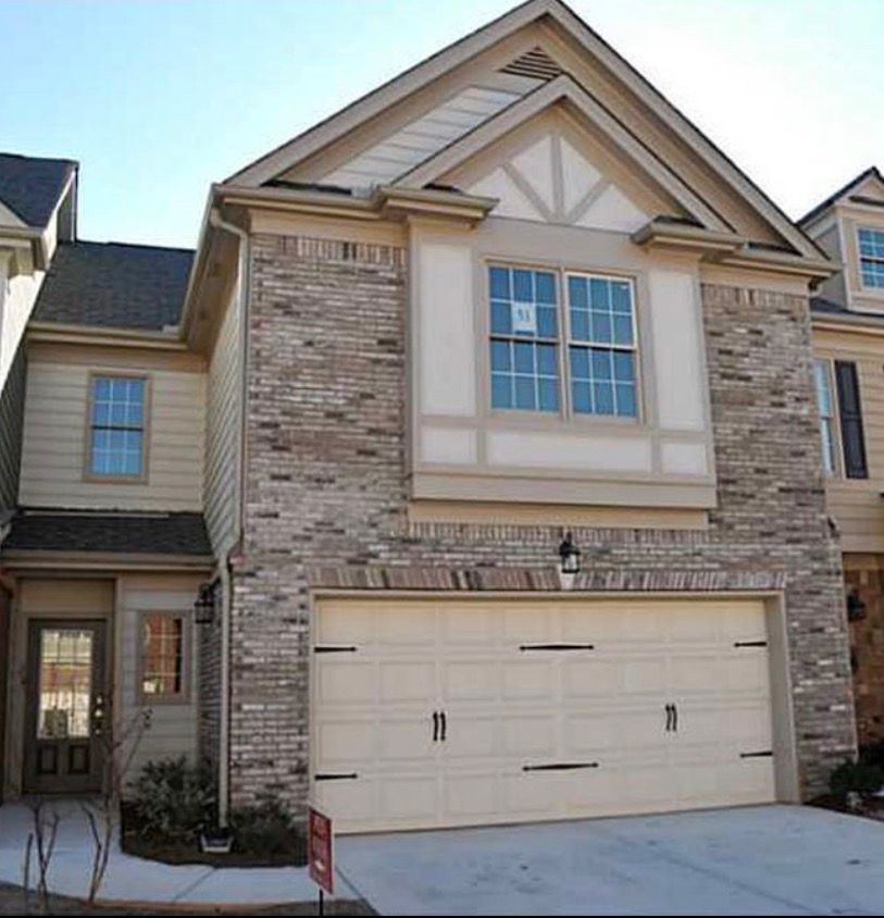 Beautiful 3 Bed Single Family Townhome In Heart Of Alpharetta Close To Amenities