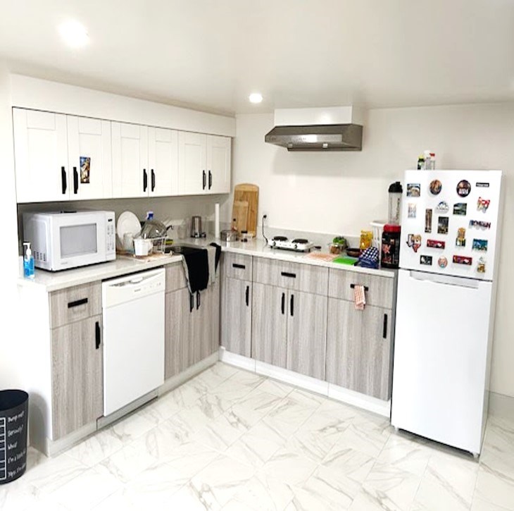 NO BROKER FEE - BEAUTIFUL HARD TO FIND 1BR /1BA APT, UPDATED