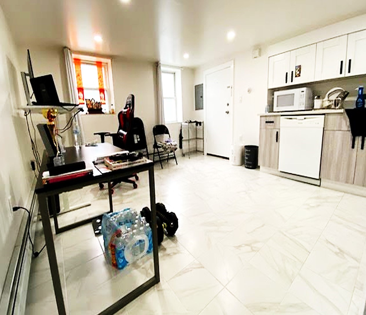 NO BROKER FEE - BEAUTIFUL HARD TO FIND 1BR /1BA APT, UPDATED