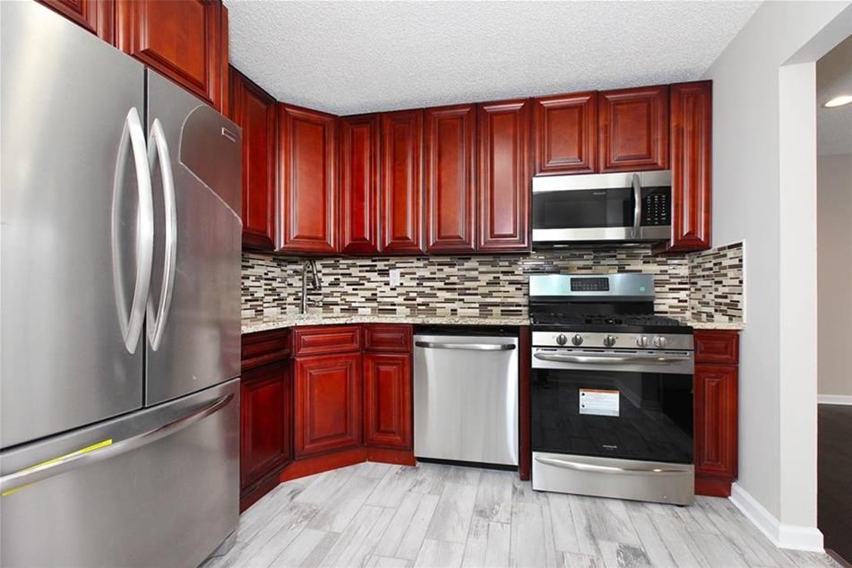 2 BDR 1 Bath 3rd Floor Penthouse For Rent In Desirable Governors Point Community, North Brunswick, NJ