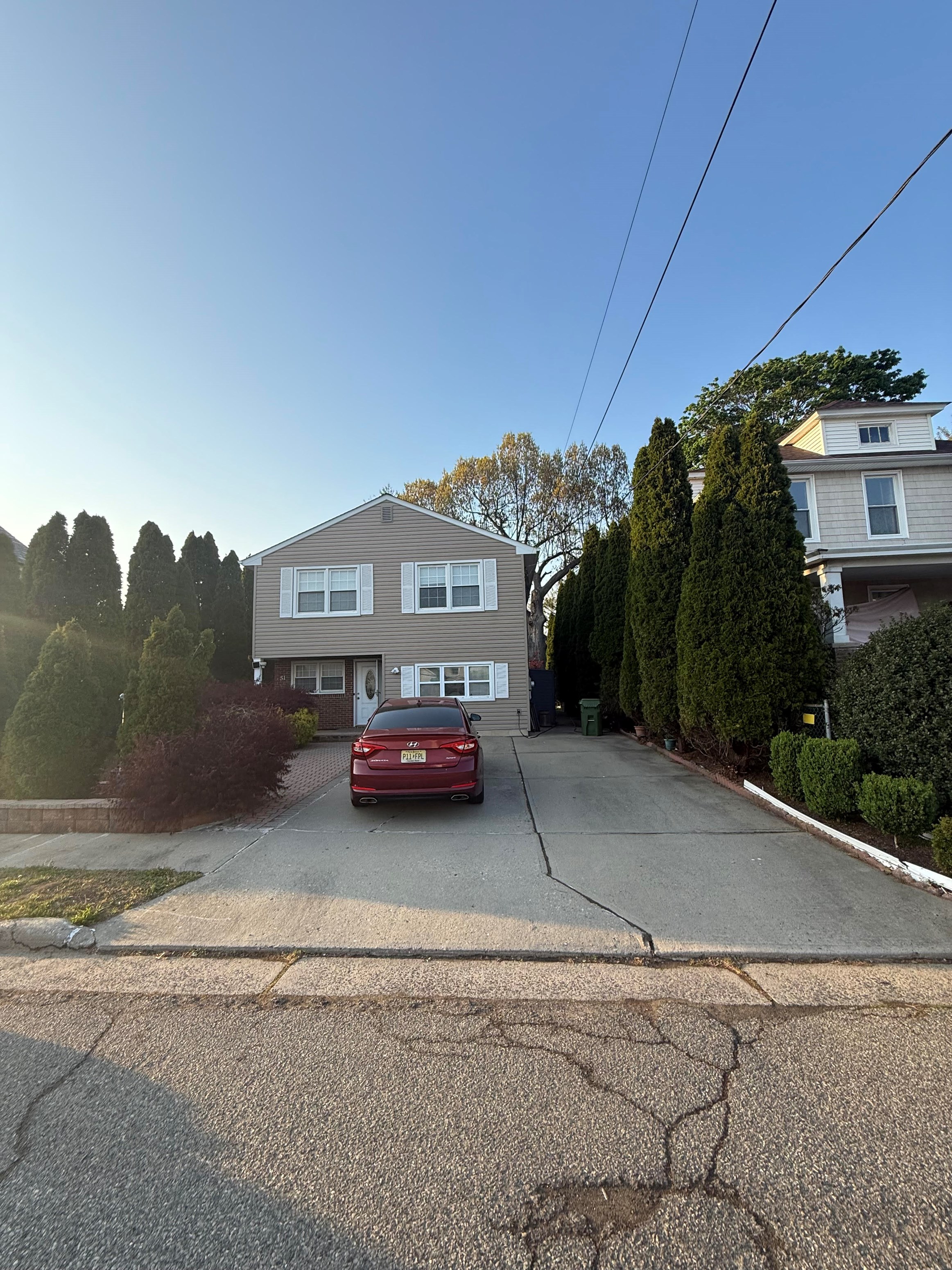 Spacious & Bright 1-BedRoom Apt With Private Living R, Kitchen, BA/R, Laundry & Parking In Quiet Edison Home
