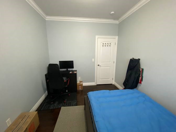 Modern Private Room With Shared Washroom – Burnaby
