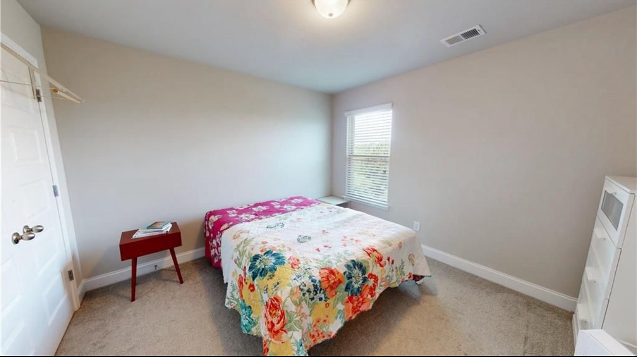 STUNNING 3BR/3BA END UNIT TOWNHOME | FINISHED BASEMENT | EAST FACING