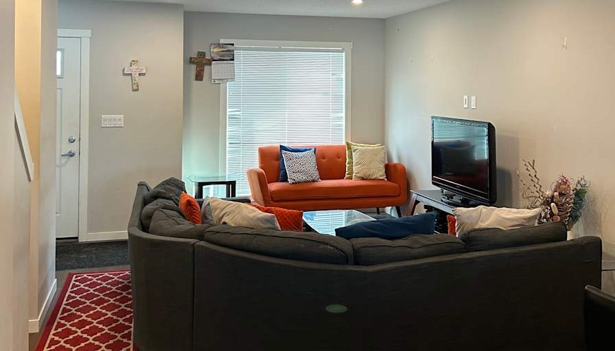 Private Room With Shared Bathroom In Northeast Calgary, AB T3J 0Z8