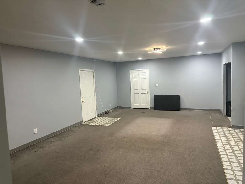 Spacious - 1st Floor - 2 Bedroom 1 Full Bathroom - Huge Livingroom - Apartment For Rent