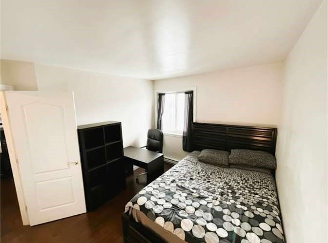 Modern Private Room Near Avenue Wilson, Montréal