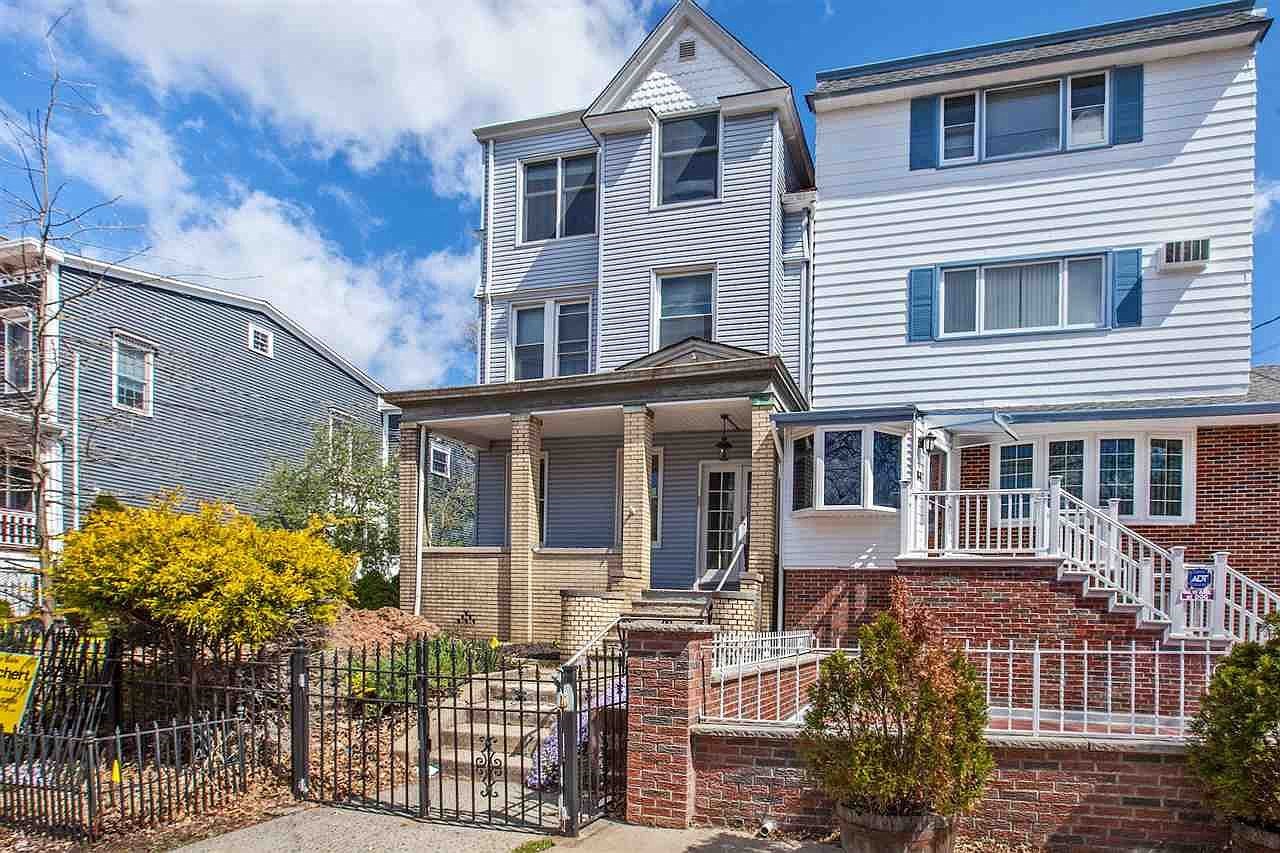 Beautiful 3BR  / 2 Bath Home. Laundry, Parking, Near JSQ/Path Jersey City Heights. No Broker Fee: 201-305-9190