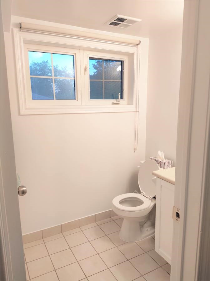 Cozy Private Room Available In Etobicoke Home