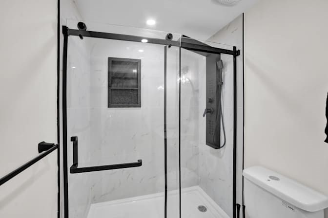 Private Room With Shared Bathroom In Stoney Creek, ON