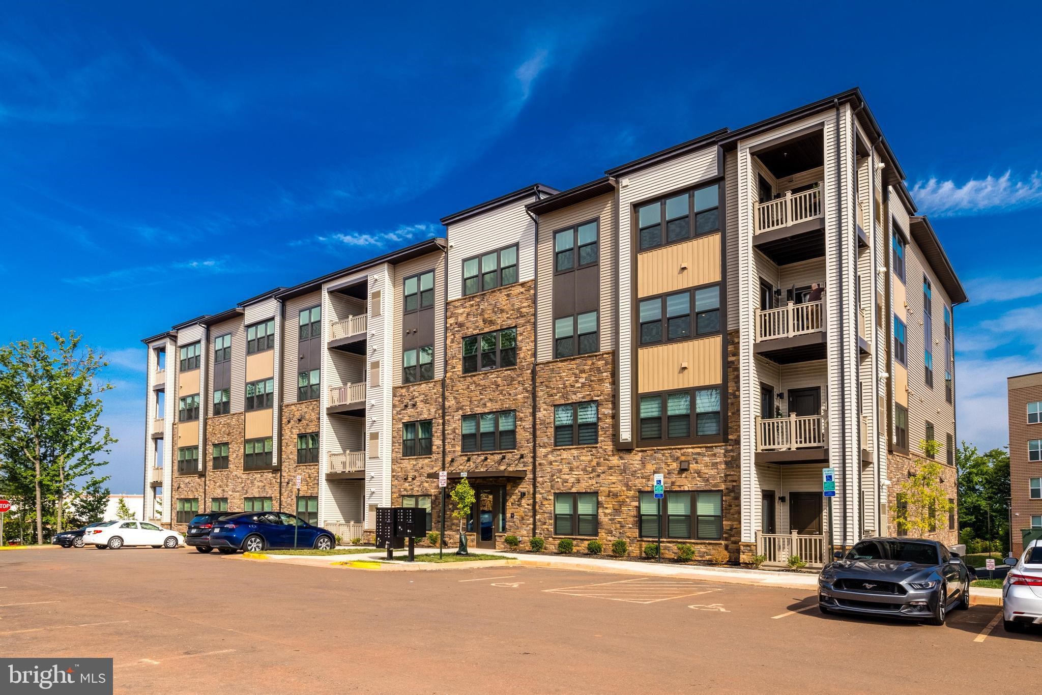 2Bed 2Bath Luxury Condo - Garage Parking