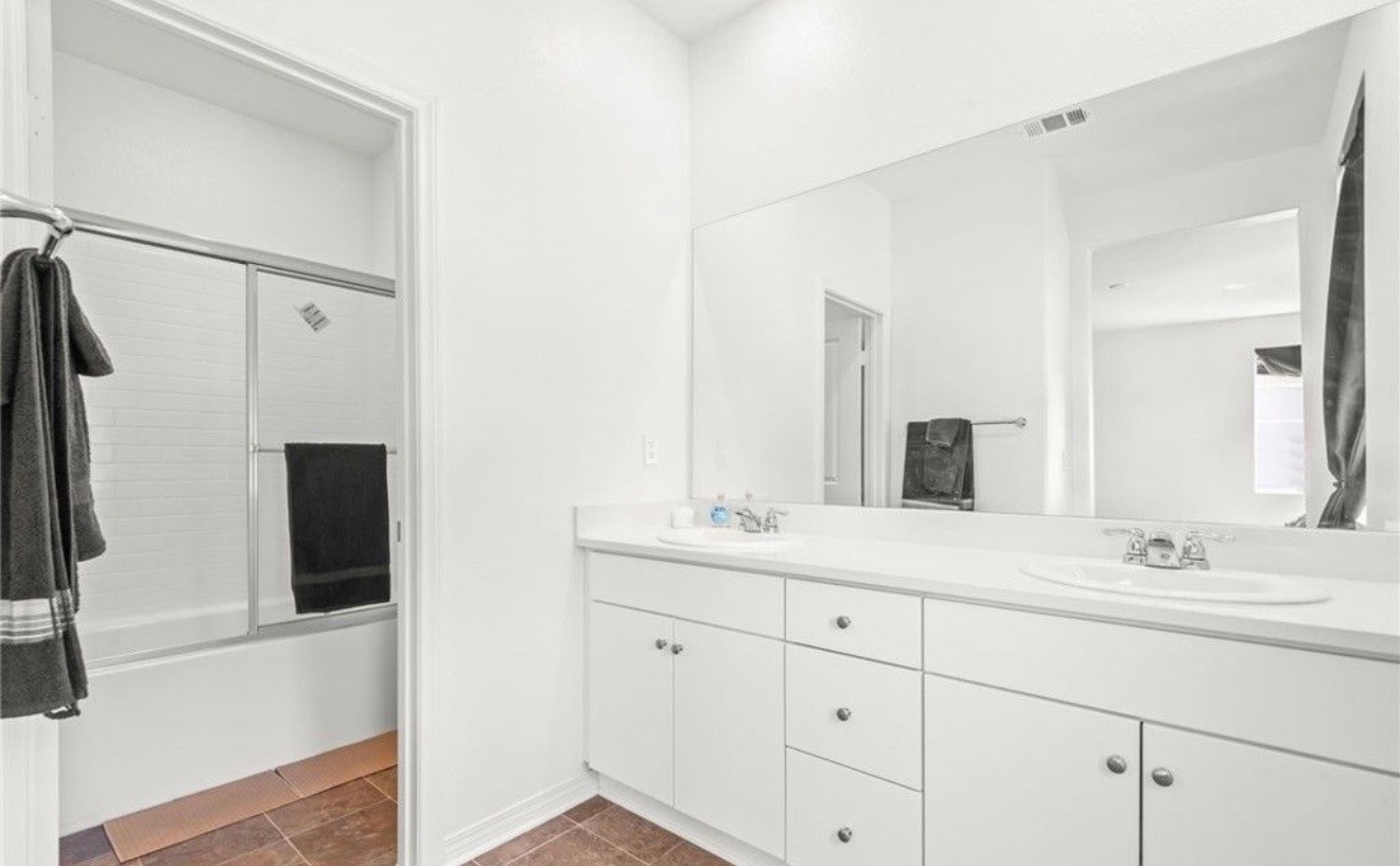 CONDO FOR RENT