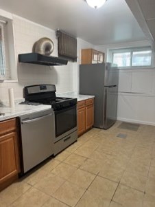 Ground Level Apartment Available In A Private House  In Jersey City, NJ For $2000 Per Month  . Move In Condition From 6/1/2026