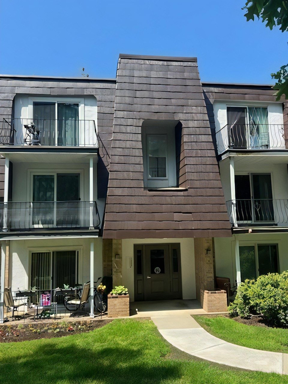 2 Bed 1.5 Premium Condo For Rent