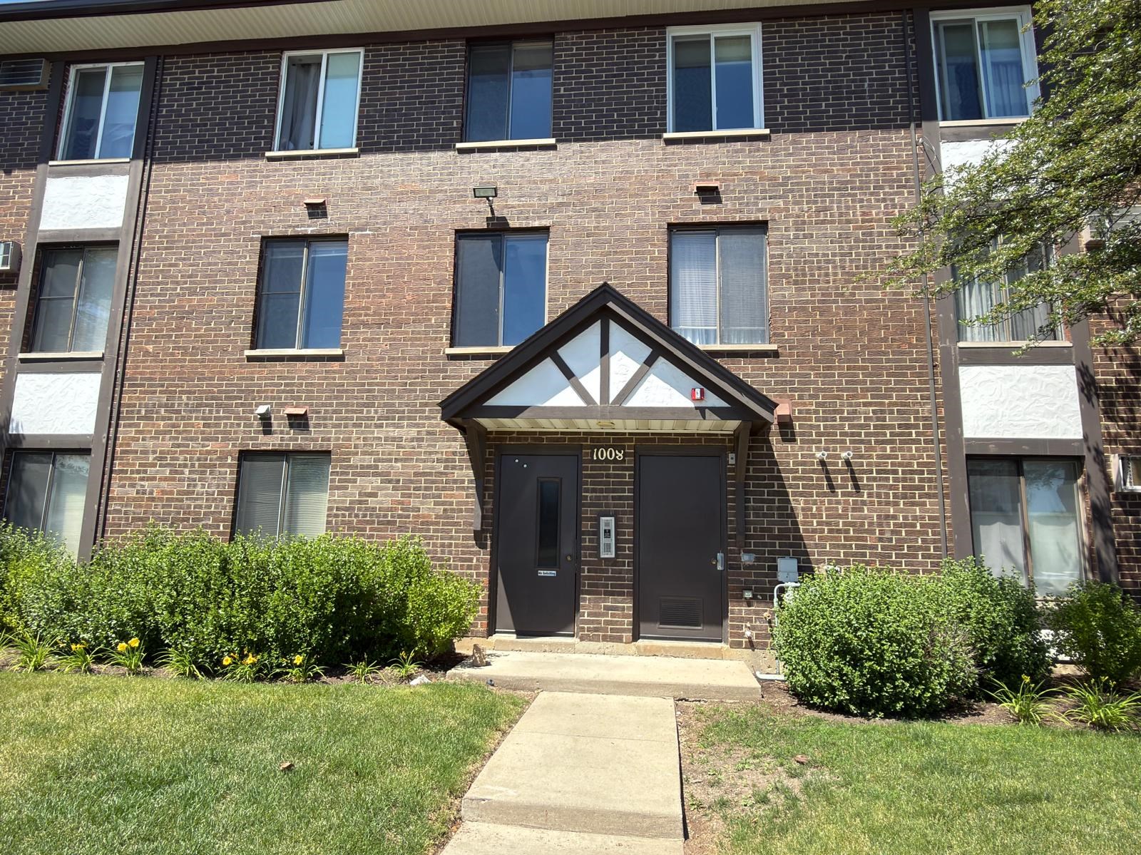 Beautiful 2 Bedroom, 1-1/2 Bath Condo In The Willows Of Vernon Hills