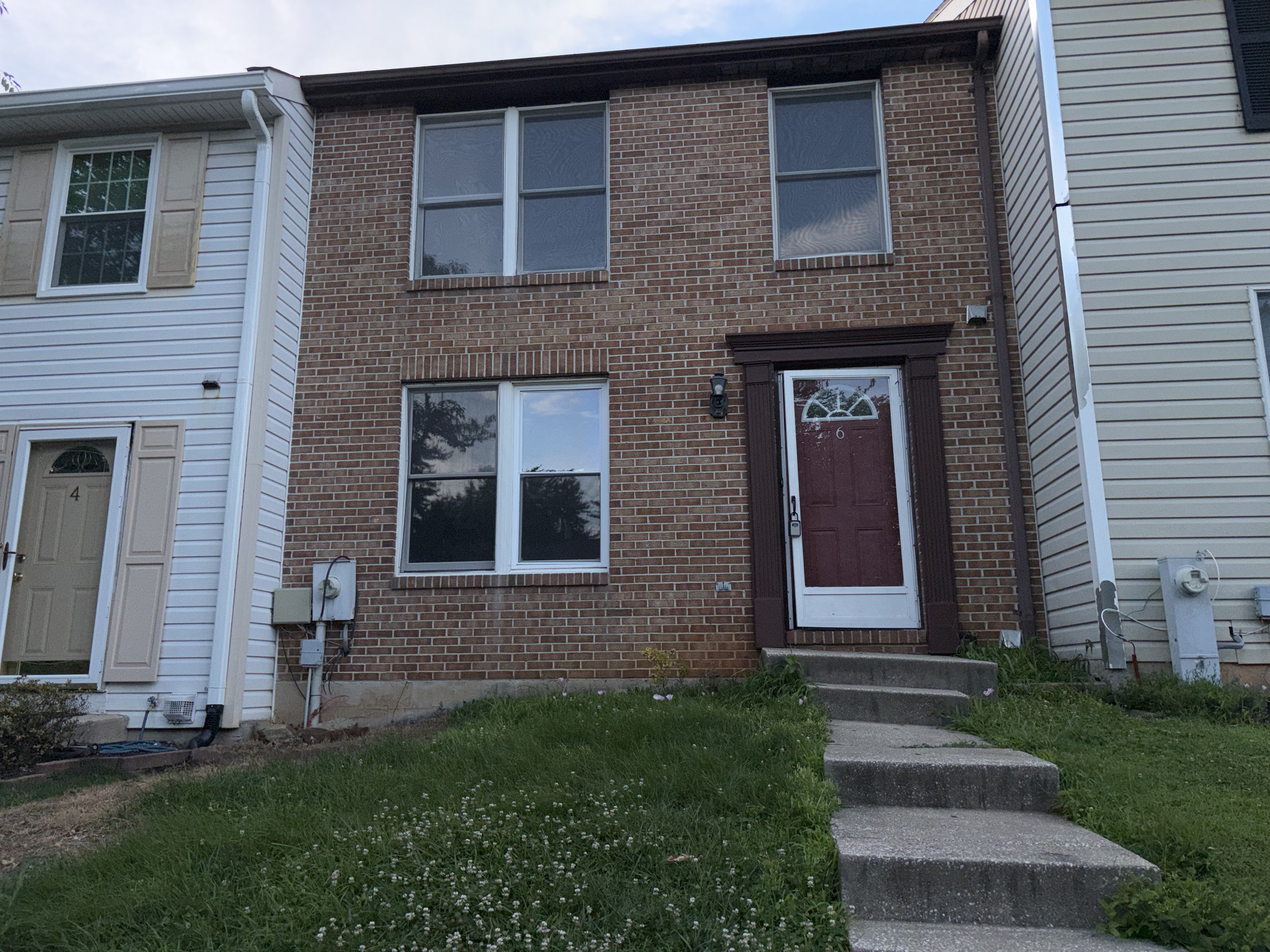 3 Bedroom Townhouse With Good Location