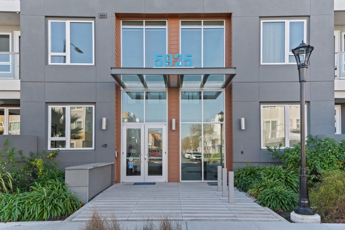 Luxury 2 Bed / 2 Bath Townhome Condo | Avenue One | 2 Garage Parking| $3,700|Resort Style Amenities | Managed By ZipRent