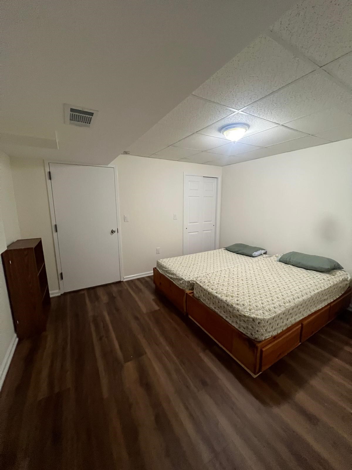 1 Bed 1BR Basement Apartment For RENT In Mineola/Carle Place, NY - Near Hofstra, Adelphi, Public Transit & Shopping Mall