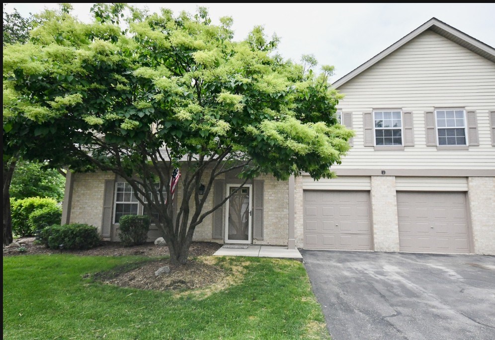 Beautifully Maintained 3-bedroom, 3-bath Townhome Aurora, IL