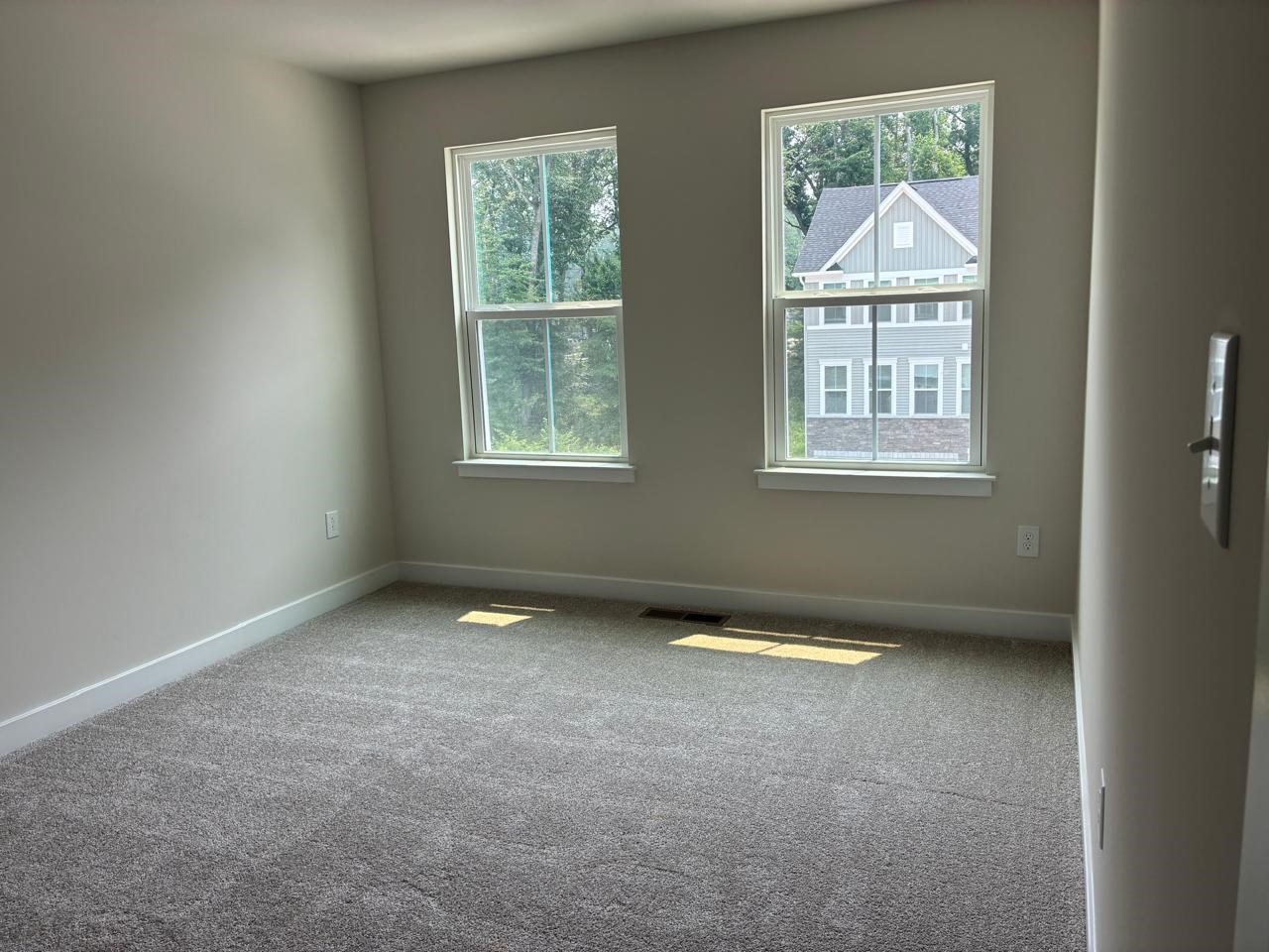 Rooms Available For Working Professionals In Brand-New Luxury Townhome – Near To Christiana Mall, New Castle, Newark, Wilmington