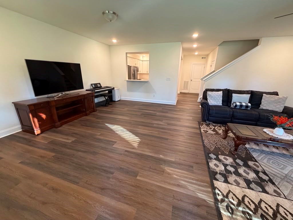 Spacious Fully Furnished 1 Bedroom With Kitchen, Bath And Washer/dryer Available For Rent Located In A Safe Area.