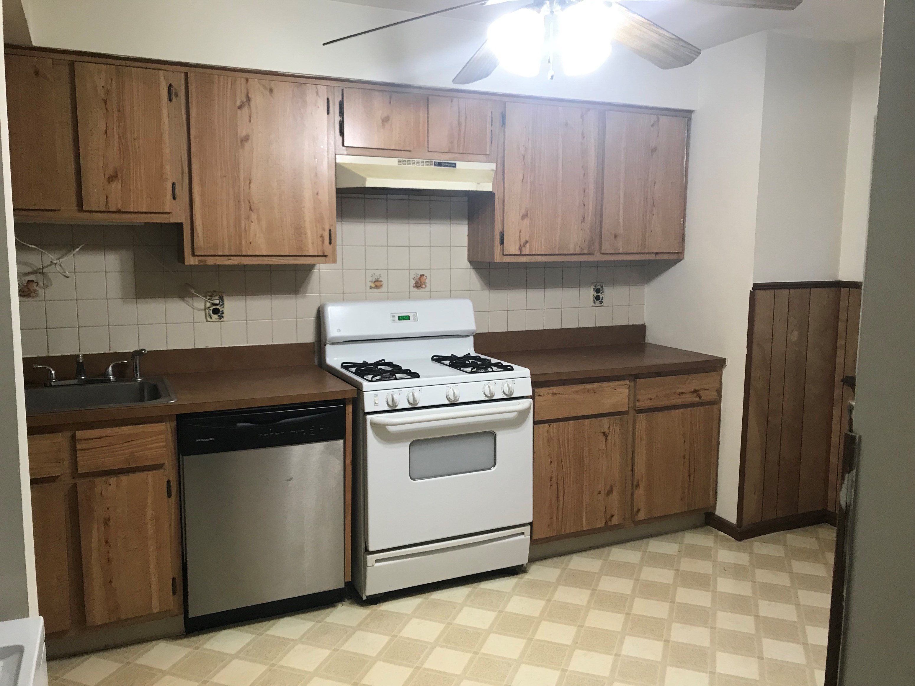 Newly Renovated 1 Bed/1 Bath Condo Available For Rent At Most Desirable Edison Hollow South Association At Raspberry Court, Edis