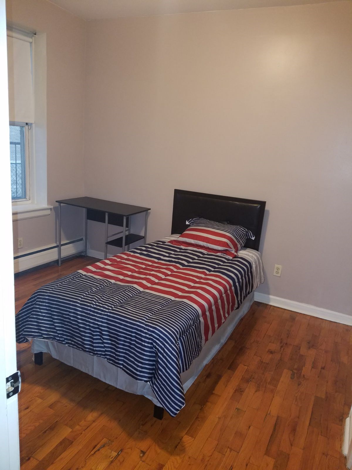 Very Decent 2BHK Apartment At Journal Square, **No Broker Fees**