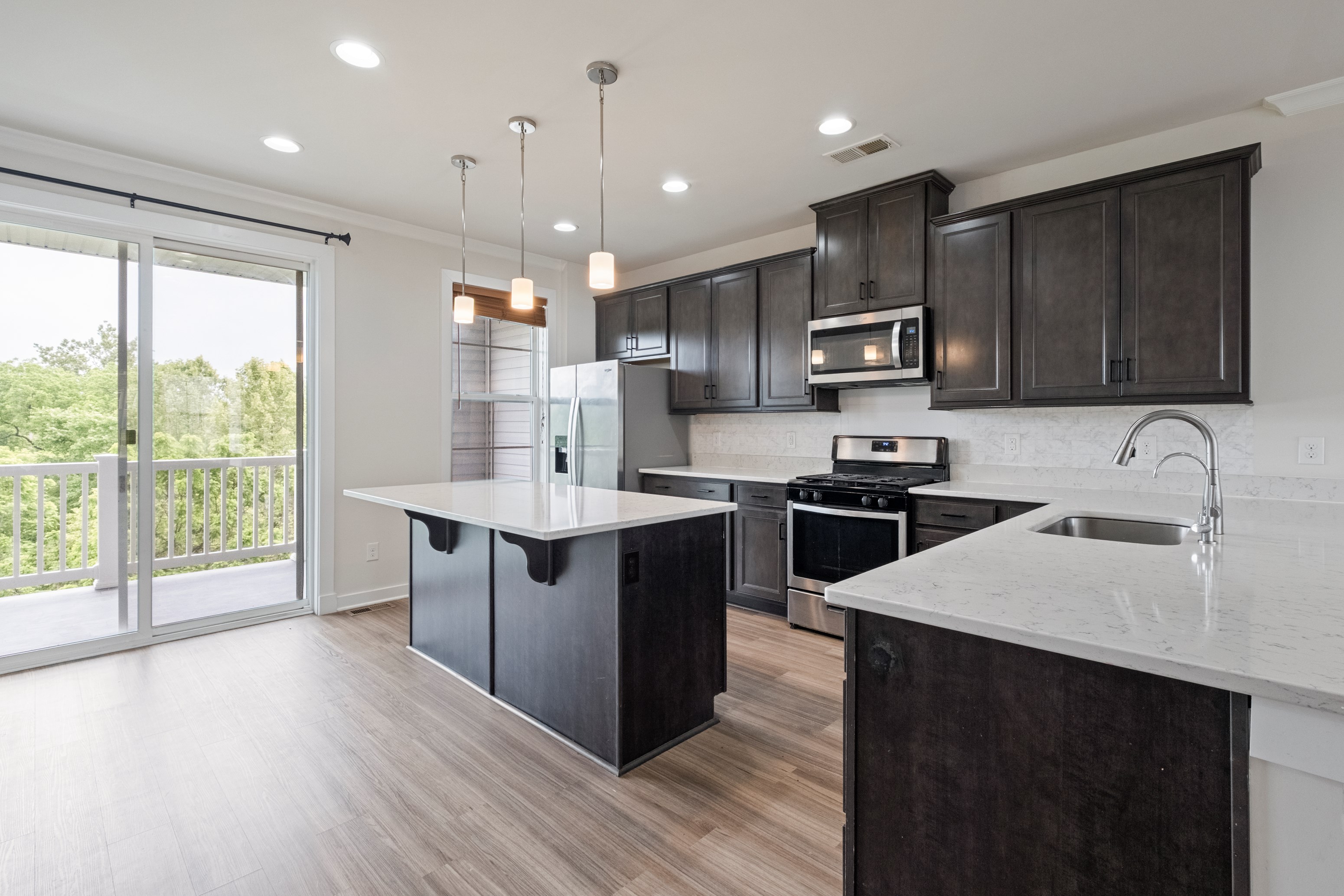 Basement With Private Bathroom And Shared Kitchen - 1200
