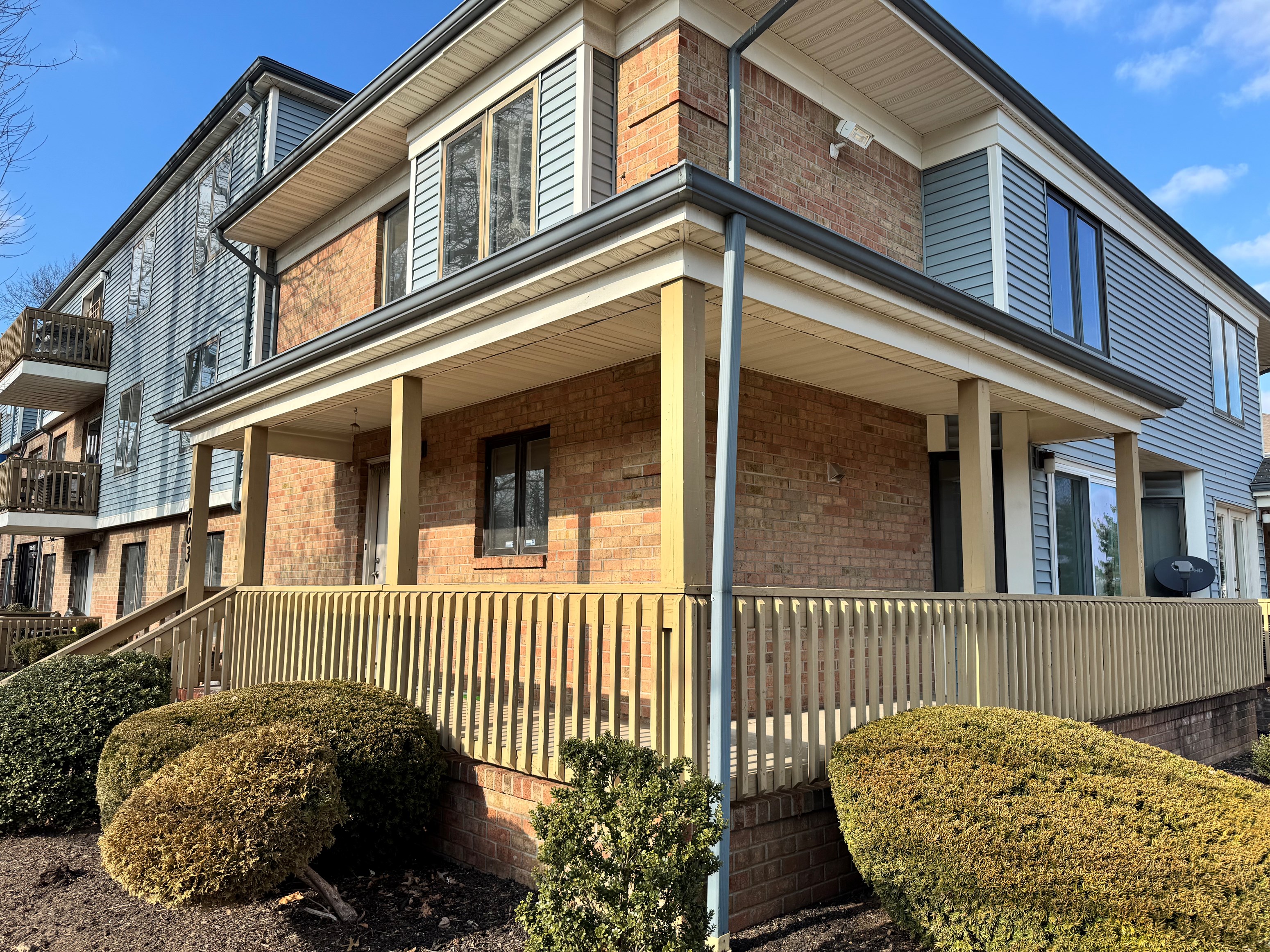 Semi-Furnished 3-Story Townhome – 2 Bed, 2.5 Bath | Peach Street Village | Available Immediately