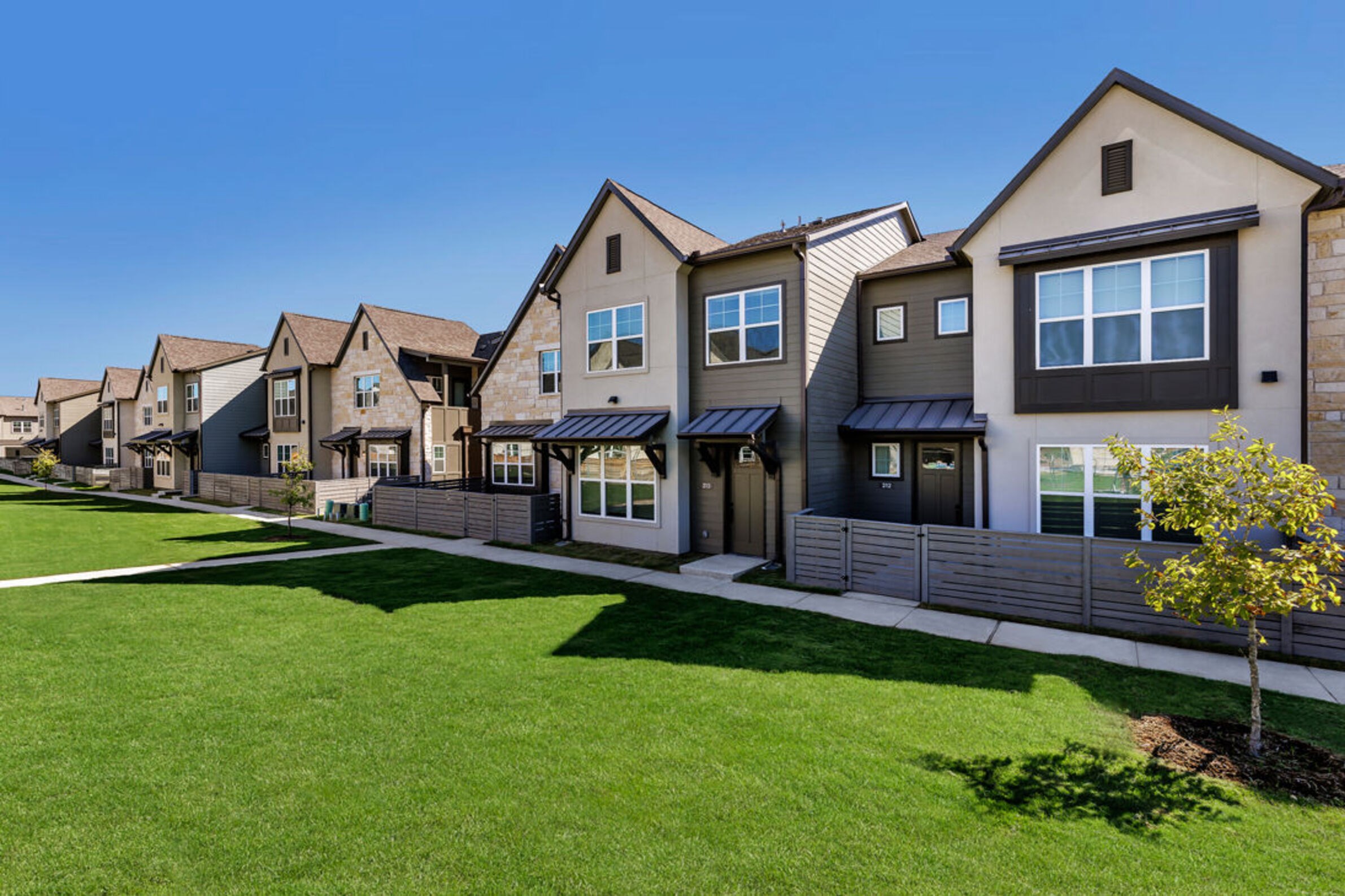 2000$ CASH INCENTIVE  Lease Takeover — 3BR/2.5BA Townhome W/ Garage, Leander TX — $1,600/mo Effective, Available Aug 1