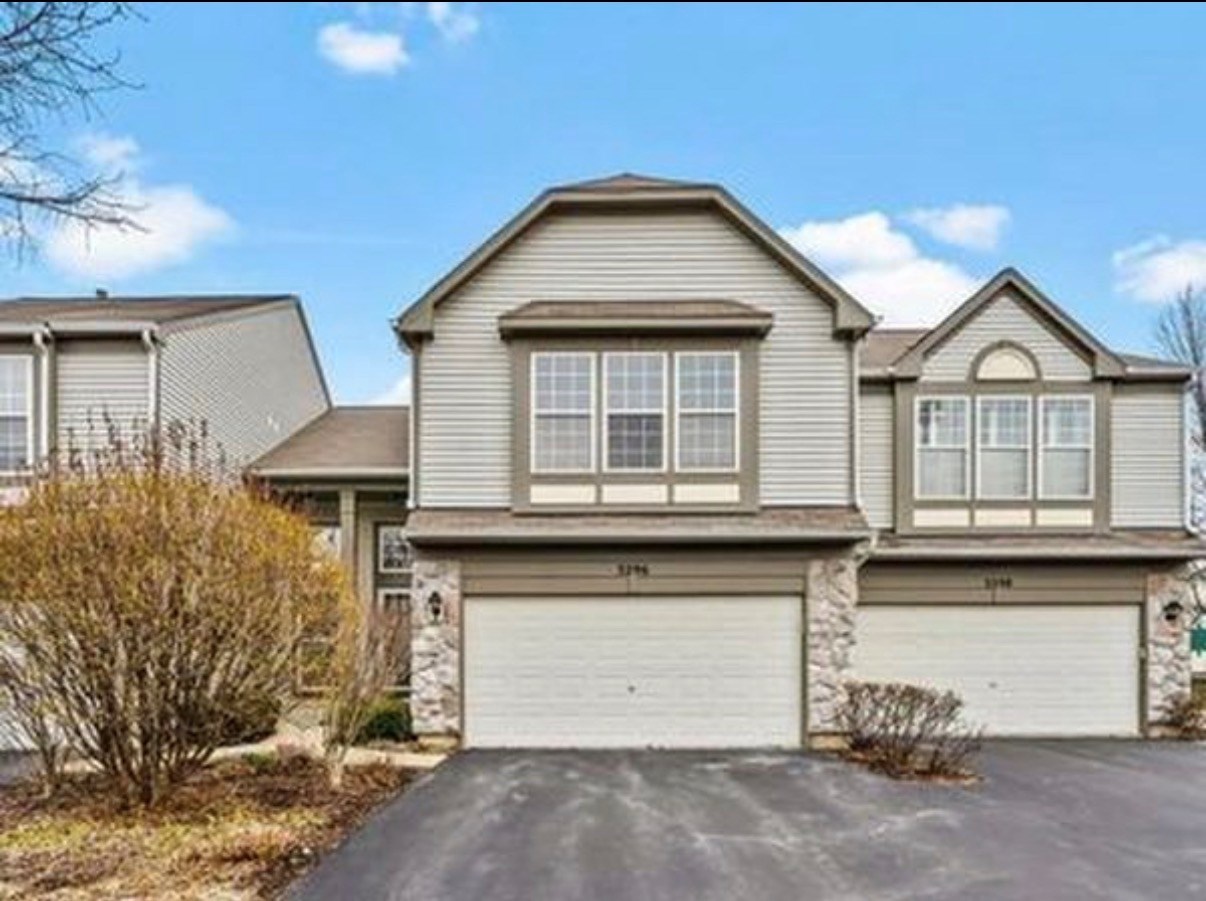 Property Available For Rent Starting August   1st! 3BHK Town House In Aurora, IL, Upgraded Hardwood Flooring & Granite Counterto
