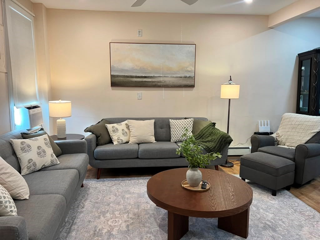 Spacious 2BR/2BA With Washer/Dryer, Parking & Private Backyard — Rent: $3,200