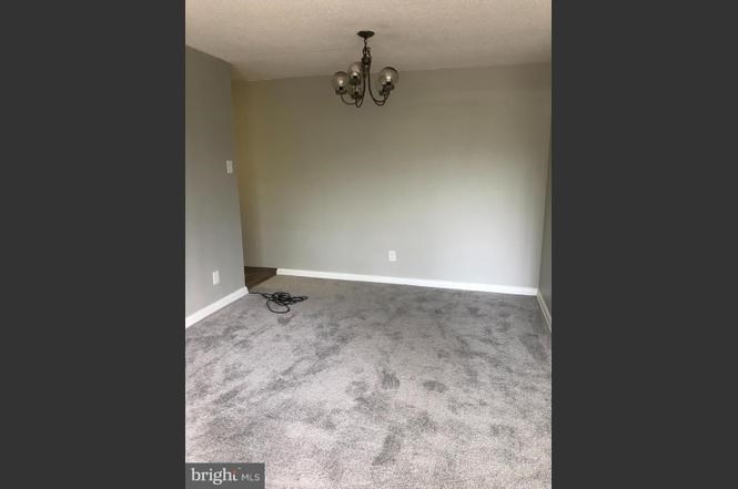 Spacious 2  Bedroom Deluxe With Office Space /den . Condo Rent At Radnor House - Available Aug 10 , 2026